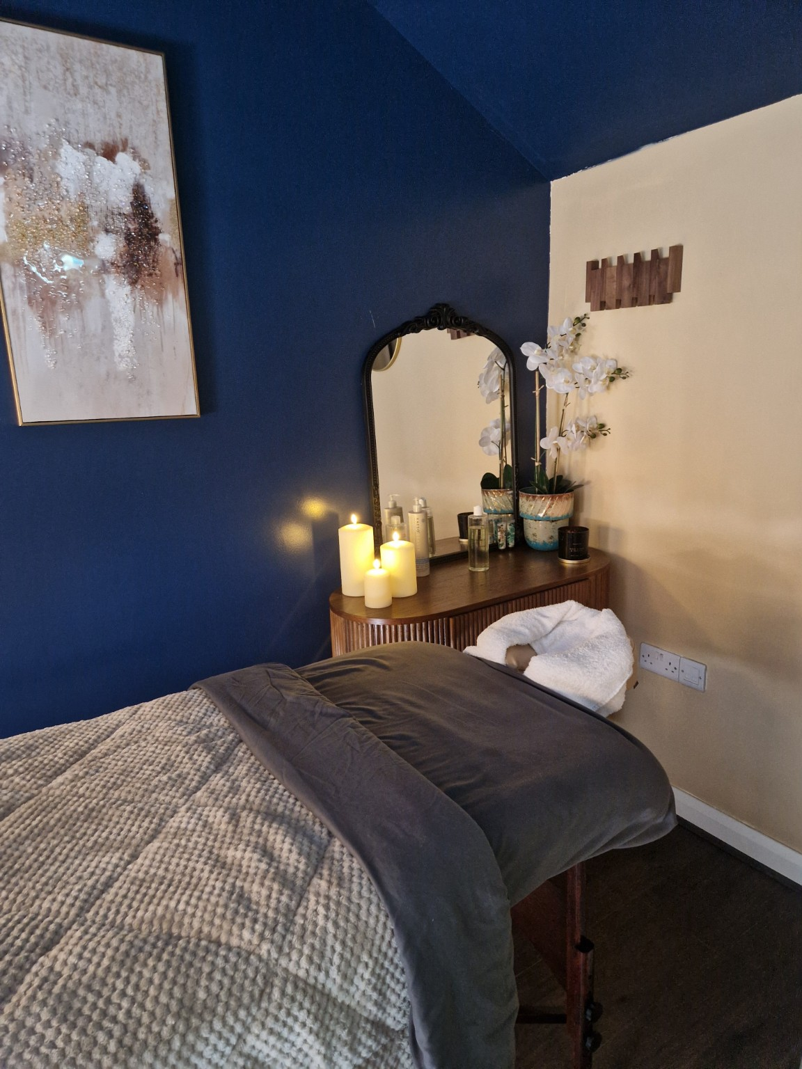 Private treatment room with candlelight at Eluna Skin Rituals